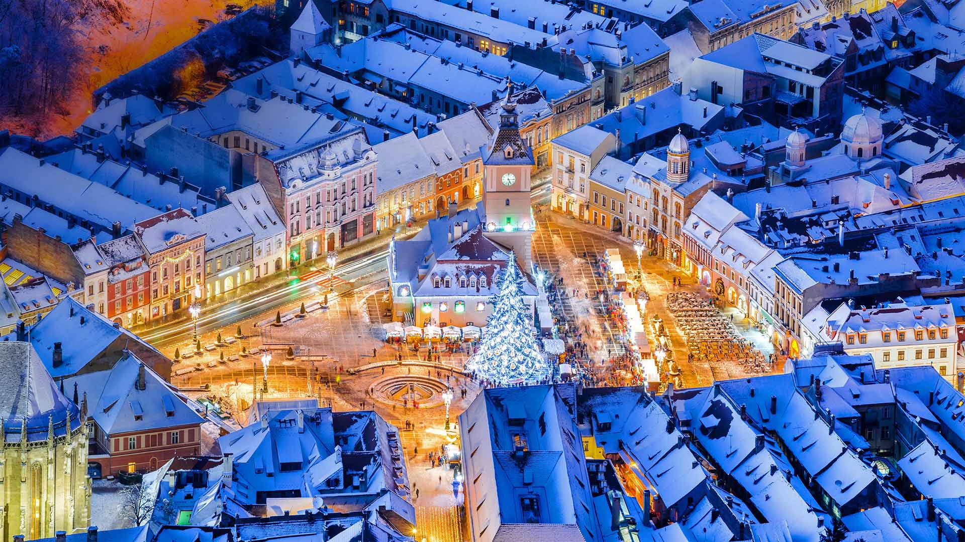 布拉索夫中央广场的圣诞市集，罗马尼亚